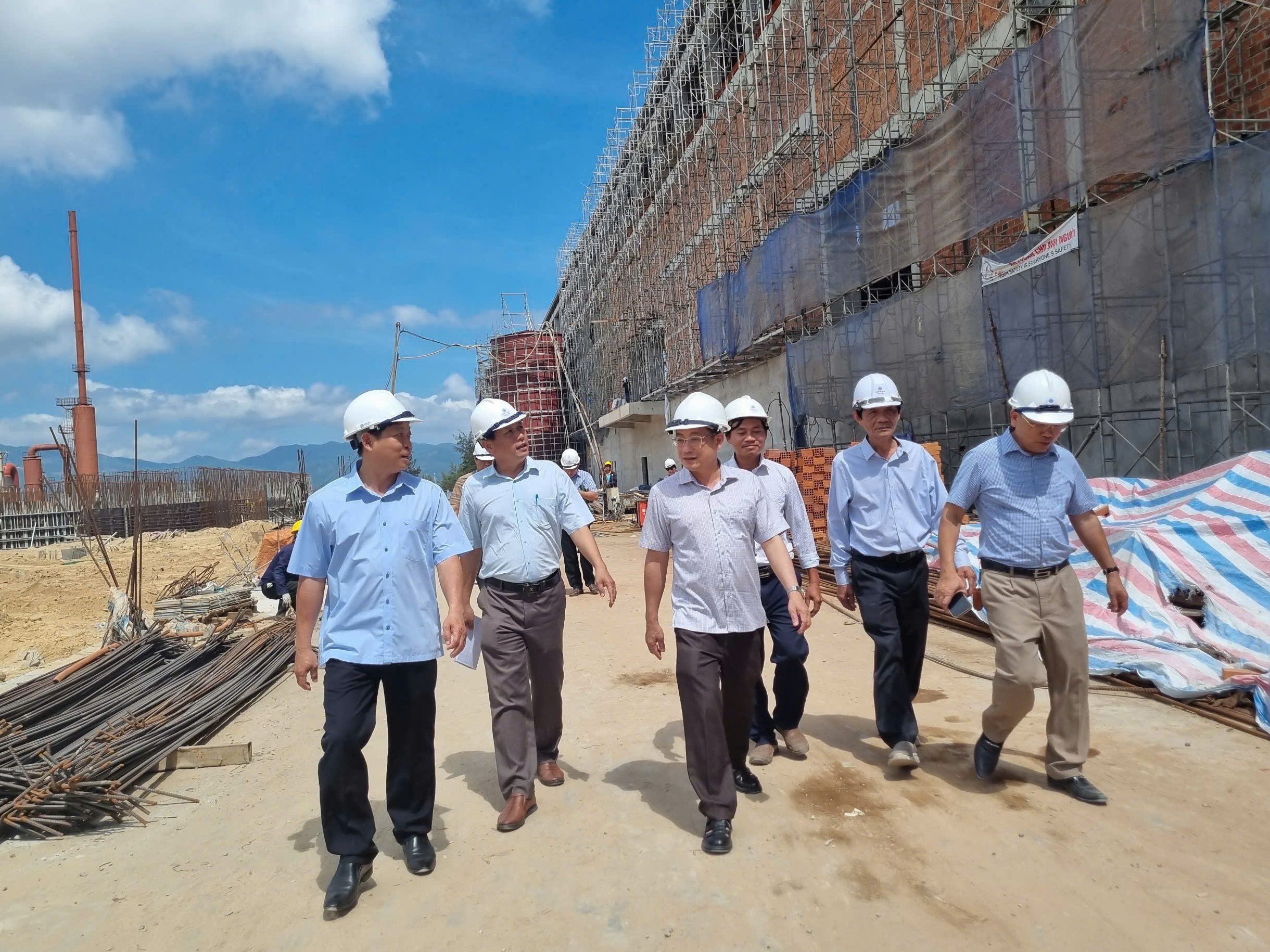Lãnh đạo Ban Quản lý Khu kinh tế Phú Yên tổ chức chuyến đi thực địa tại Khu công nghiệp Đông Bắc Sông Cầu