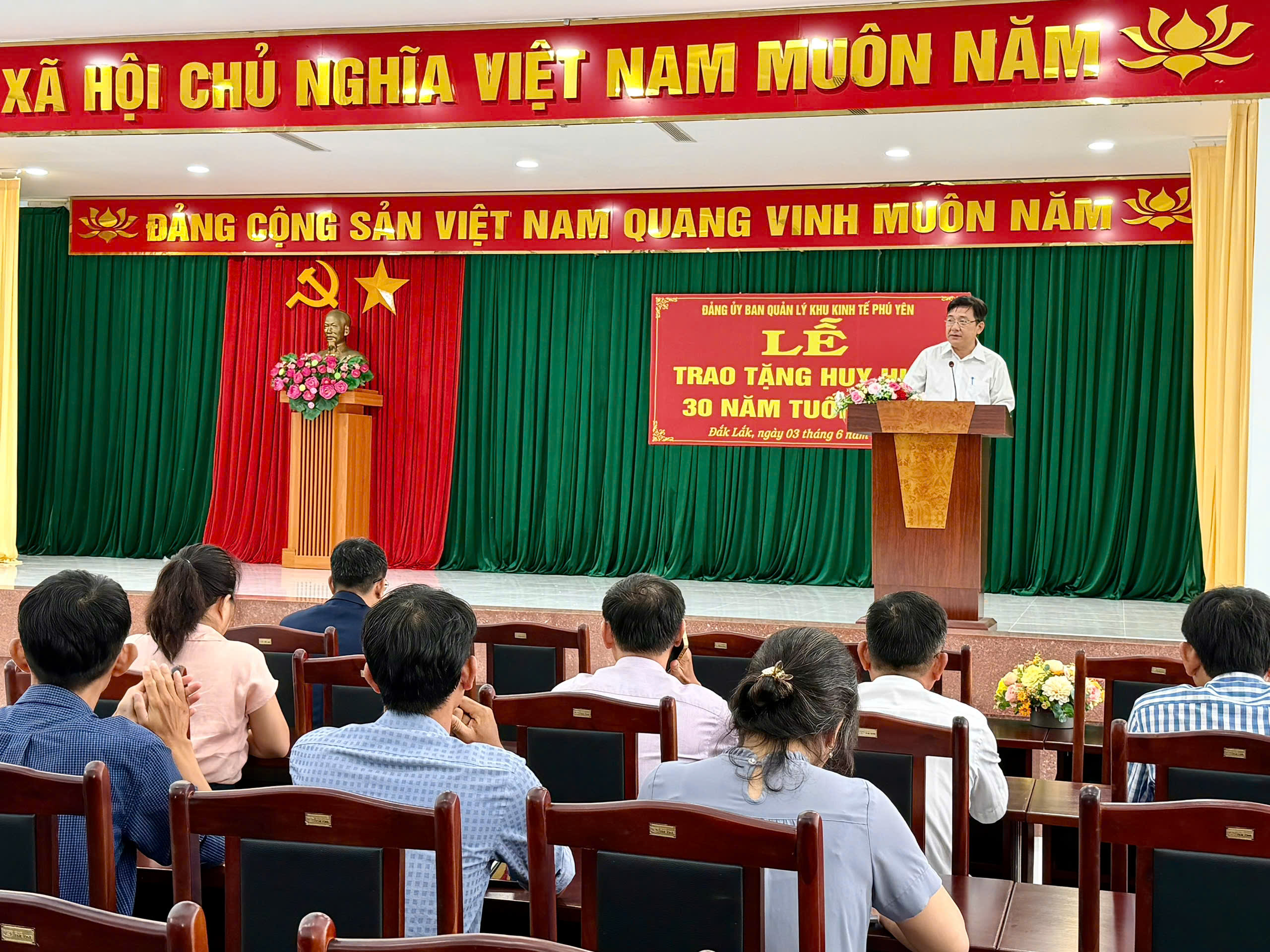 traohuyhieu30namtuoidang1